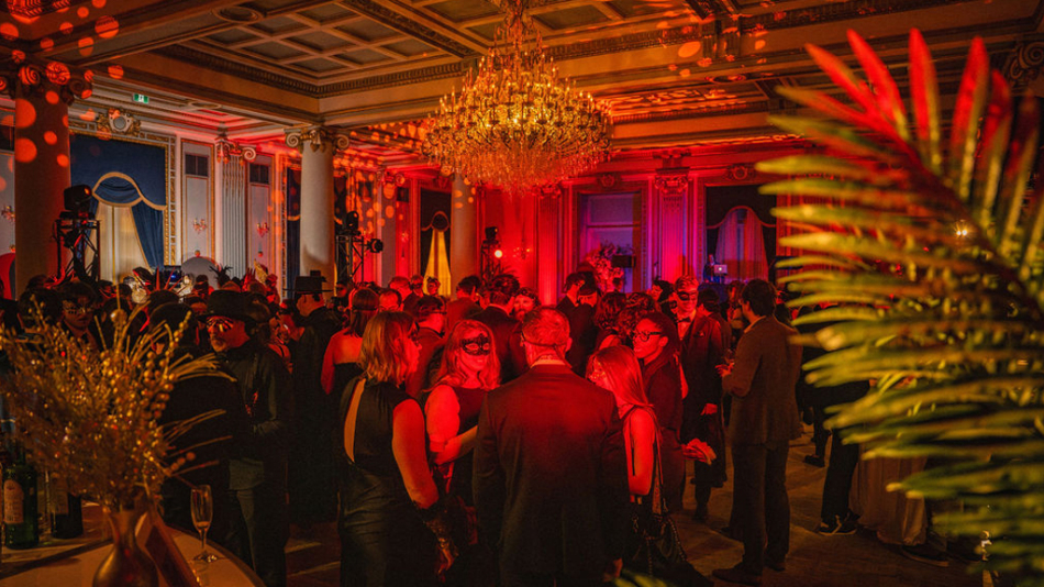 SOIRÉE DE BAL À L’OPÉRA